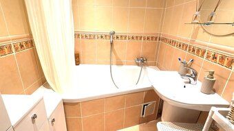 Ponúkame na predaj  3 izbový byt o výmere 69 m2 s veľkou log