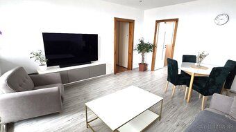 Ponúkame na predaj  3 izbový byt o výmere 69 m2 s veľkou log