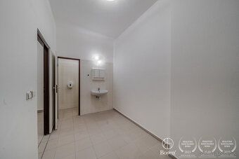 Bosen Group Vám ponúka exkluzívne na predaj veľký obchodný p