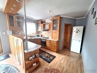 Radi by ste bývali vo veľkom rodinnom dome, ktorý ponúka kom