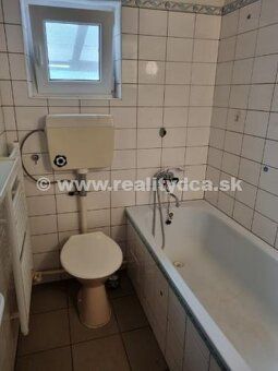 Predáme rodinný dom v obci Zliechov, s pozemkom o výmere 306