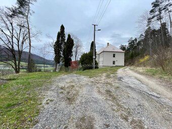 Ponúkame na predaj kaštieľ v Domaniži v nádhernej prírodnej 