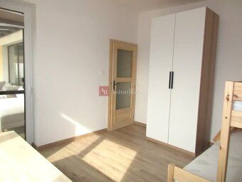AstonReal ponúka na predaj moderný a nadčasový bungalov v at