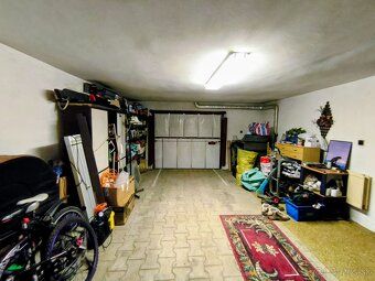 Ponúkam na predaj 2-podlažný, 7-izbový, rodinný dom s garážo