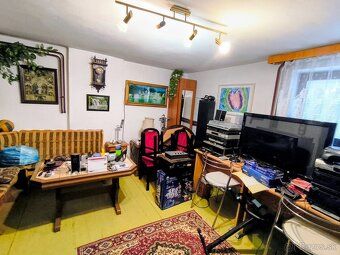 Ponúkam na predaj 2-podlažný, 7-izbový, rodinný dom s garážo