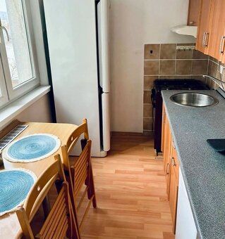 Popis • 1 izbový byt • úžitk. plocha 32m2 • 3. poschodie/6 •
