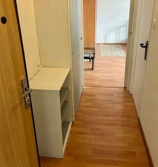 Popis • 1 izbový byt • úžitk. plocha 32m2 • 3. poschodie/6 •