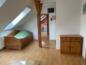 Pozemok: 983 m²
Zastavaná plocha: 110 m²
Úžitková plocha: cc
