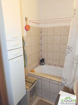 Ponúkame vám na predaj priestranný 3 izbový byt s veľkou log