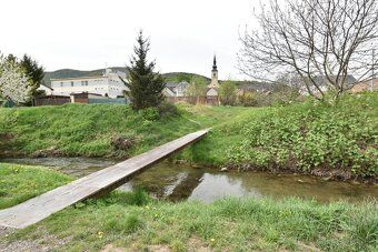 V malebnej podhorskej dedinke Horné Orešany ponúkame na pred