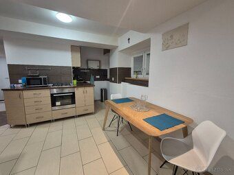 Ponúkam na prenájom príjemný a zariadený 2-izbový byt (58 m²