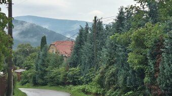 Ponúkame na predaj stavebný pozemok blízko centra obce v Jed