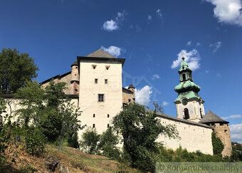 Ponúkame na predaj priestranný a slnečný pozemok, nachádzajú