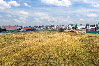 POZEMOK NA PREDAJ – KÚTY
Výmera: 556 m²
Ponúkame na predaj p