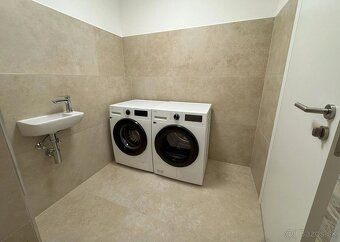 Ponúkame Vám na prenájom nový 2 izbový byt (52 m2 + 3 m2 bal