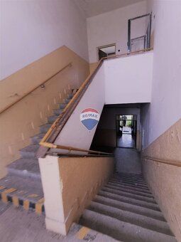 RE/MAX ponúka na predaj ROZSIAHLÝ pozemok 84400m2 s budovami