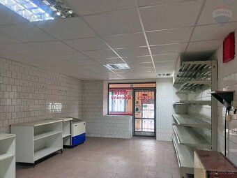 Ponúkame na predaj starší RD v obci Nitrianske Sučany vhodný
