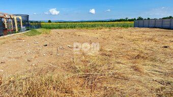 Realitná kancelária DOM exkluzívne ponúka rovný, dostatočne 