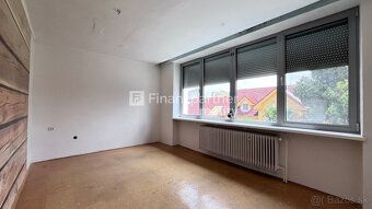 F002-125-KAKO
Na predaj dom v meste Nové Zámky.
ROZLOHA: • z