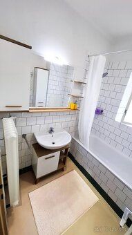 Prenajmeme pekný, nanovo zariadený veľký 2 izbový byt v úpln