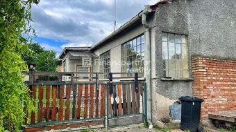F004-12-DIBEa
Na predaj rodinné domy v obci Kozárovce, okres