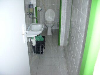 Ponúkame na prenájom výrobno-skladové haly v časti Šalgovík 