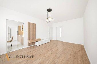 ČERSTVO ZREKONŠTRUOVANÝ, MODERÝ 3,5 IZBOVÝ BYT, KTORÝ VONIA 