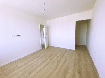 Ponúkame na predaj štvorizbový poschodový rodinný dom s rozl