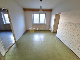 Ponúkame na predaj priestranný rodinný dom v pôvodnom ale za