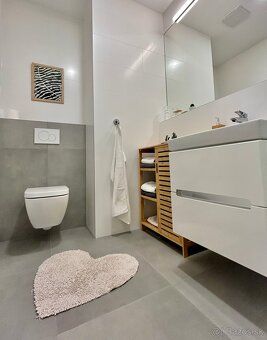 Ponúkame priamo od majiteľa elegantný 2-izbový byt, s rozloh