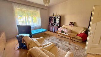 -SK-
Ponúkame na predaj 2-izbový rodinný dom v obci Okoč, si