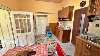 -SK-
Ponúkame na predaj 2-izbový rodinný dom v obci Okoč, si