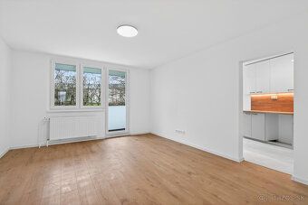NA PREDAJ 4-iz.byt J. Stanislava,85,42 m2, 3p./z 7.p.Byt PRÁ
