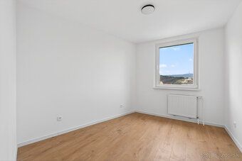 NA PREDAJ 4-iz.byt J. Stanislava,85,42 m2, 3p./z 7.p.Byt PRÁ