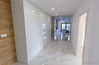 Ponúkame na predaj Luxusný 4 izbový kompletne zariadený Apar
