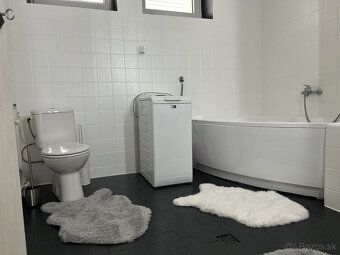Typ: Rodinný dom Obec: Trstice
🏡 Na predaj priestranný dvojp