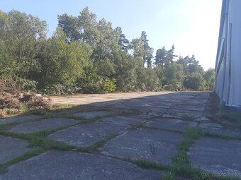 Ponúkame na predaj skladovú výrobnú halu v Dubnici nad Váhom