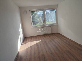 Ponúkame Vám na predaj pekný trojizbový byt s balkónom v nov