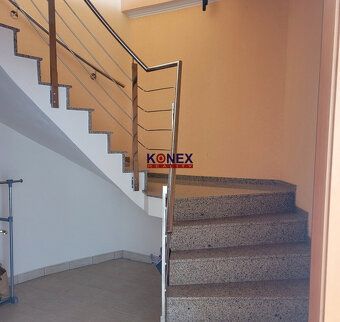 ID:8608
Ponúkame Vám na predaj apartmánový dom v Snine:
 - n