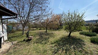 Pozemok s výmerou 602 m2 spolu s dielom 2/15 z 1028 m2 (137,