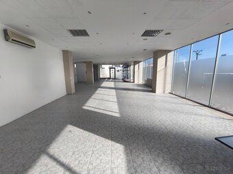 KOMERČNÁ BUDOVA S VEĽKÝM PARKOVISKOM – LUČENEC, FIĽAKOVSKÁ C