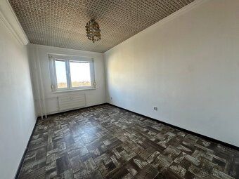 Ponúkam na predaj pekný zrekonštruovaný 3- izbový byt s balk
