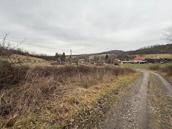 Predaj pozemku v obci Lipovany, výmera pozemku je 1124 m2, p