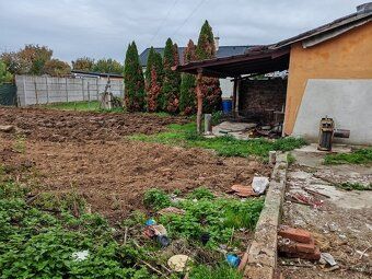 studna,obecna voda,plyn, kanalizacia, pozemok cca 700m2 - re
