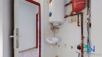Ponúkame na predaj rodinný dom s väčším pozemkom v lokalite 