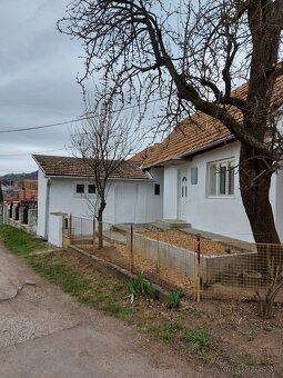 Prenajom dom Pukanec-2,5 izb.
Cena 200+50.- energie