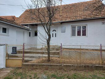 Prenajom dom Pukanec-2,5 izb.
Cena 200+50.- energie