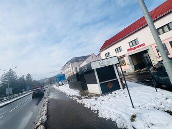 Ponúkam na prenájom stánok s terasou v atraktívnej časti mes