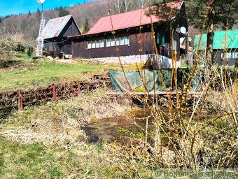 Pôvodná drevenica na dobre dostupných lazoch vzdialená iba 5