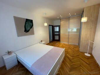 #4075
Ponúkame Vám na prenájom 2 izbový byt Bratislava-Nivy,